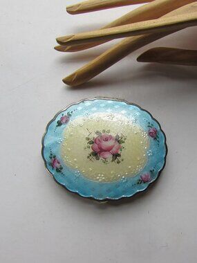 Pretty Vintage Powder Compact Blue & Pink Roses